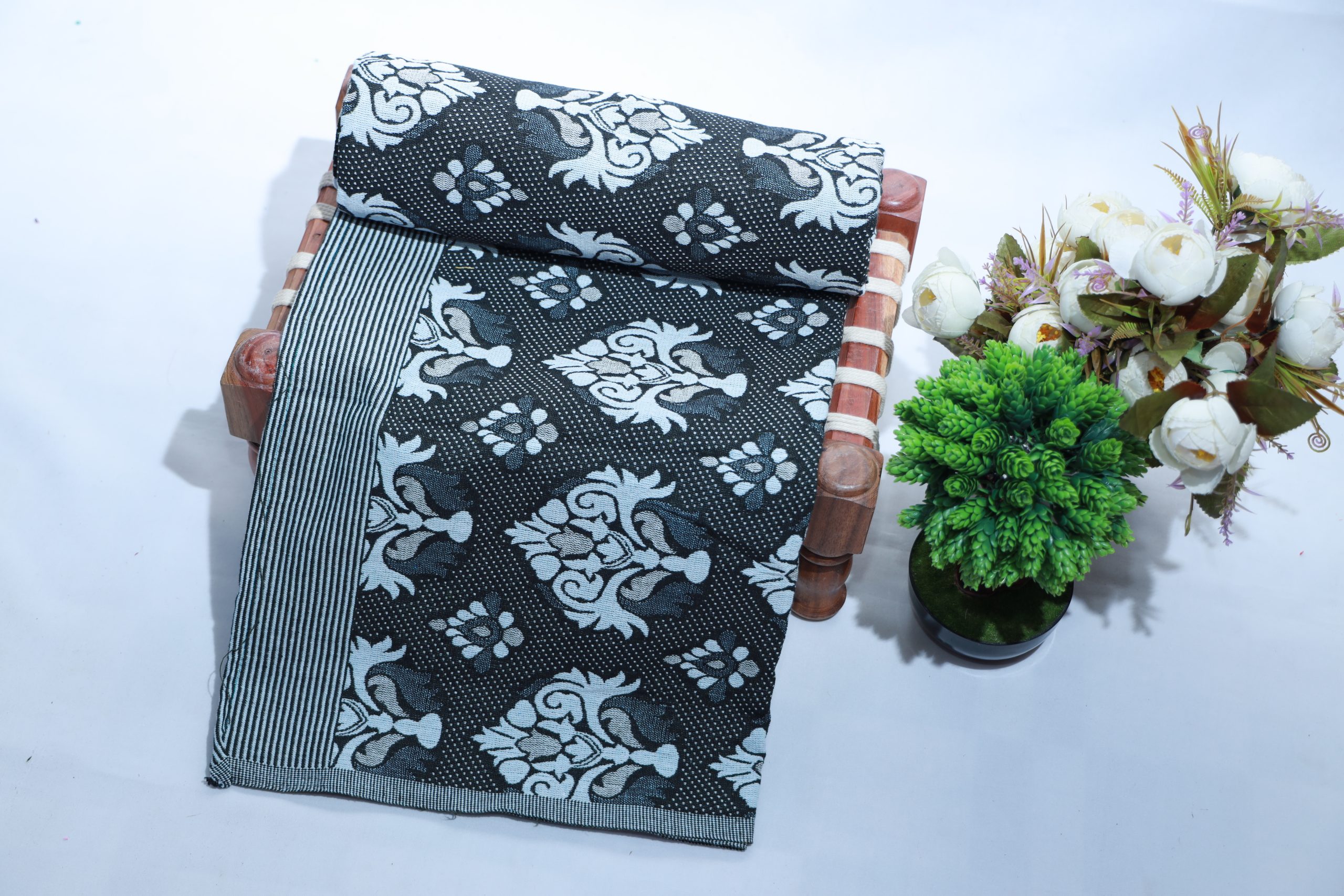 Chennimalai Jacquard Double Cot Bedsheet ( Assorted ) / ( 90 x 100 Inches / 7.5 X 9 Feet) - Image 2